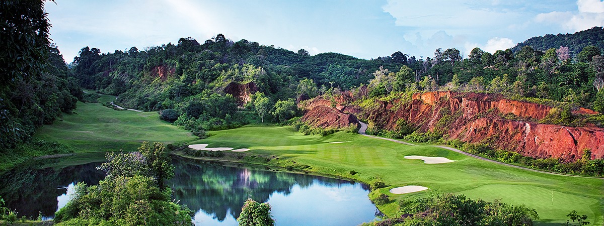 Red Mountain Golf Club - 18 trous mine étain transformée roches rouges - Trou 17 Drop Shot 50m Phuket