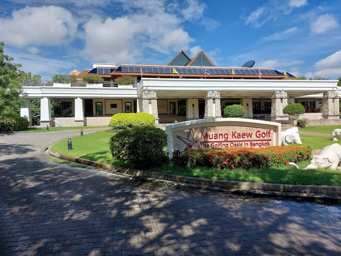 Muang Kaew Golf Course Bangkok - Elevated green