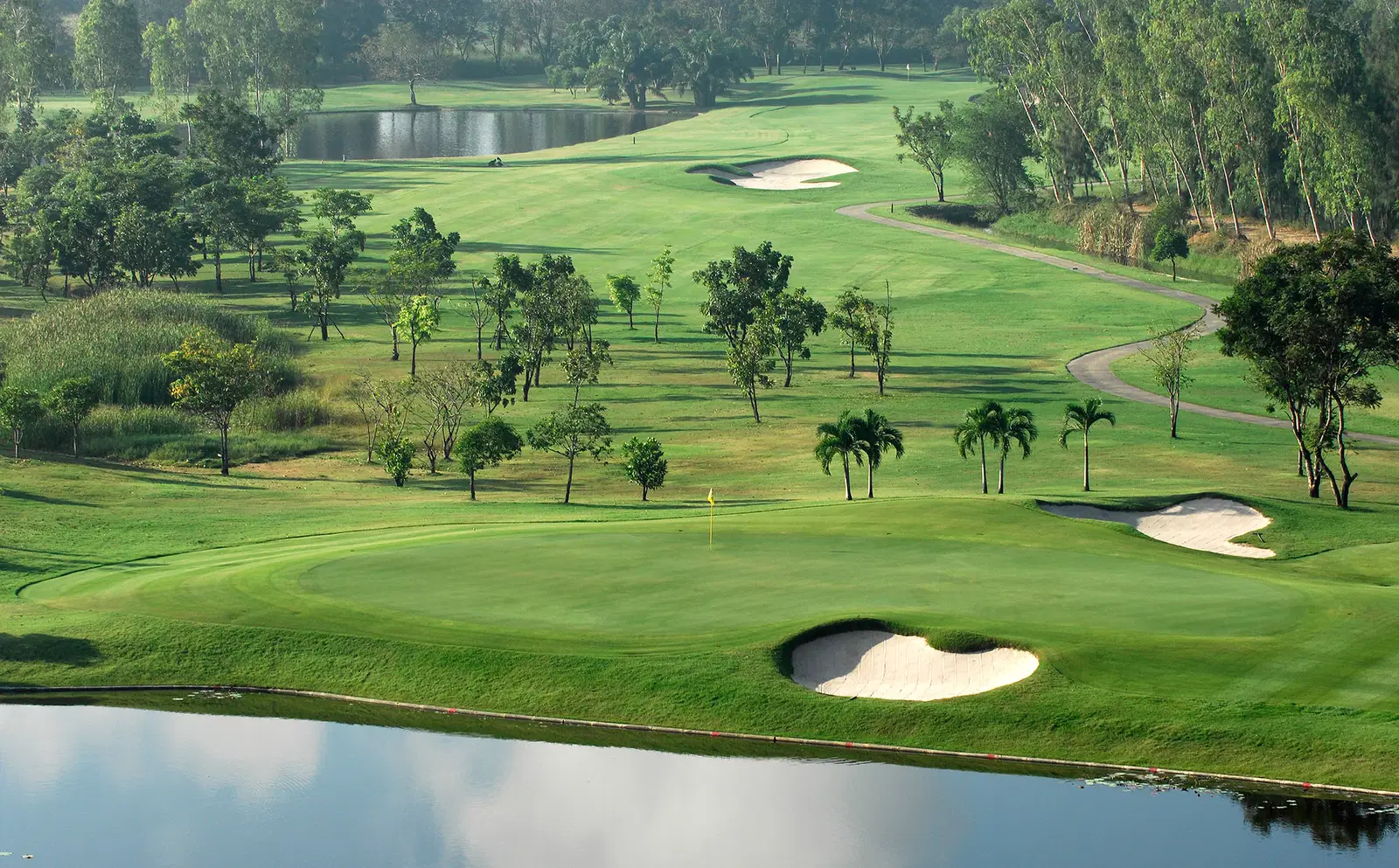 Muang Kaew Golf Course Bangkok - Deep bunkers