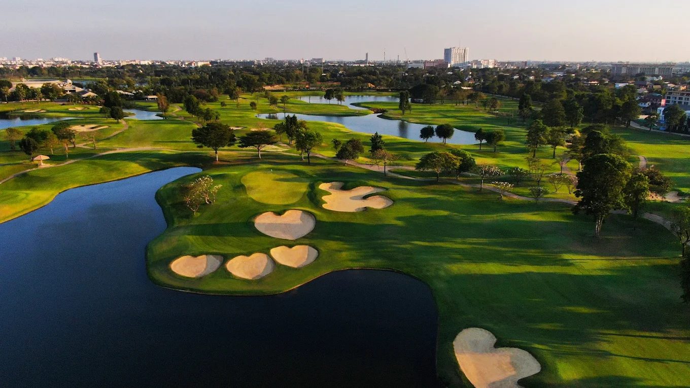 Panya Indra Golf Club Bangkok - Night golf palm trees