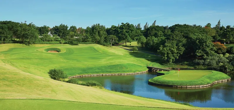 Riverdale Golf Club Bangkok - Sculpted terrain