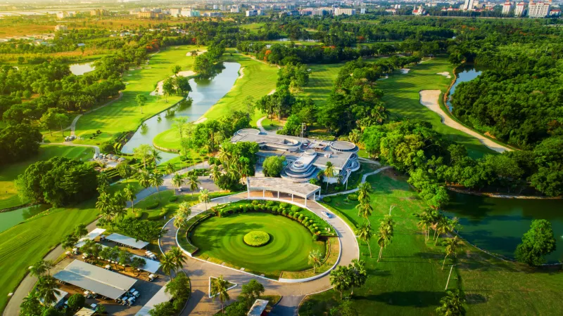 Subhapruek Golf Club Bangkok - Tropical garden