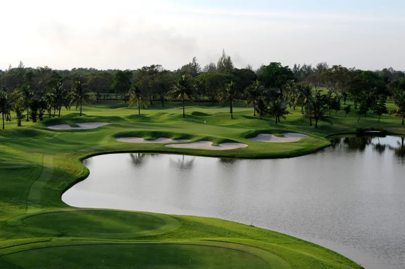 Thai Country Club Bangkok - Signature hole