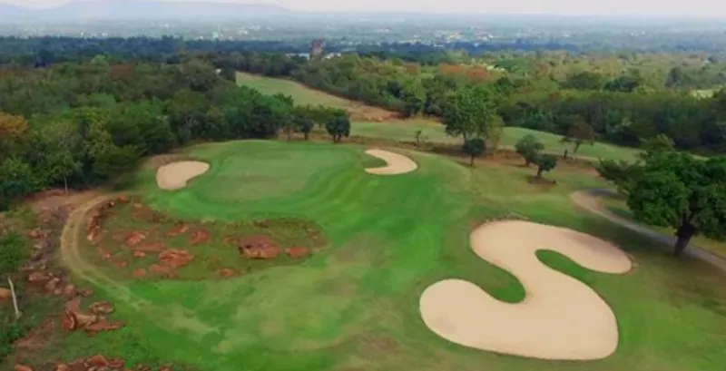 Mountain Creek Golf Resort - Jungle and rock Seve Ballesteros design
