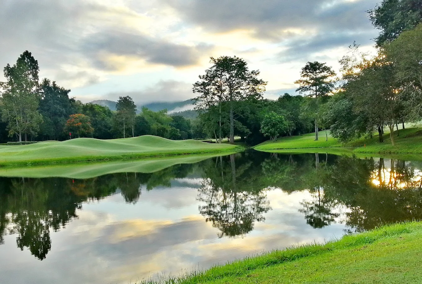 Royal Chiang Mai - Links spirit with strategic bunkers