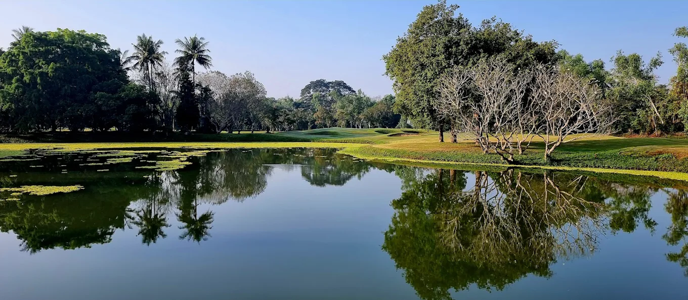 Royal Chiang Mai - Mountain view from the fast greens