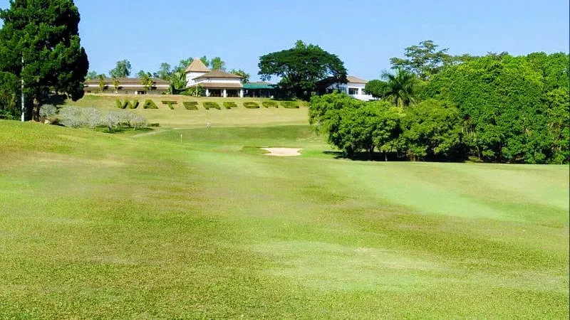 Waterford Valley Golf Club - Wild golf in a natural amphitheater